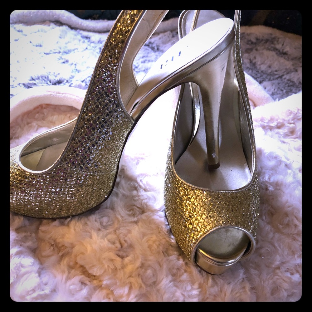 Very classy red carpet heels